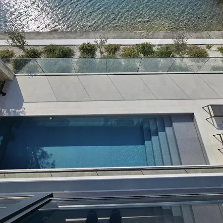 ヴィラ Villa Tisno ティスノ