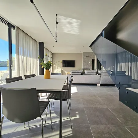 ヴィラ Villa Tisno